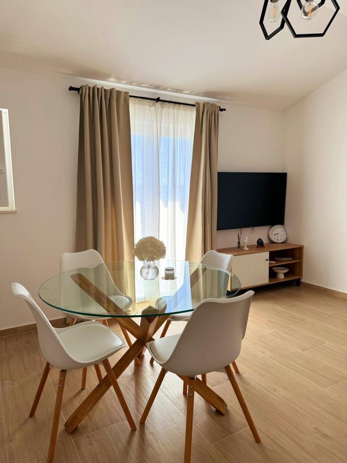 Apartament Apartman Dora Kaštela Zewnętrze zdjęcie