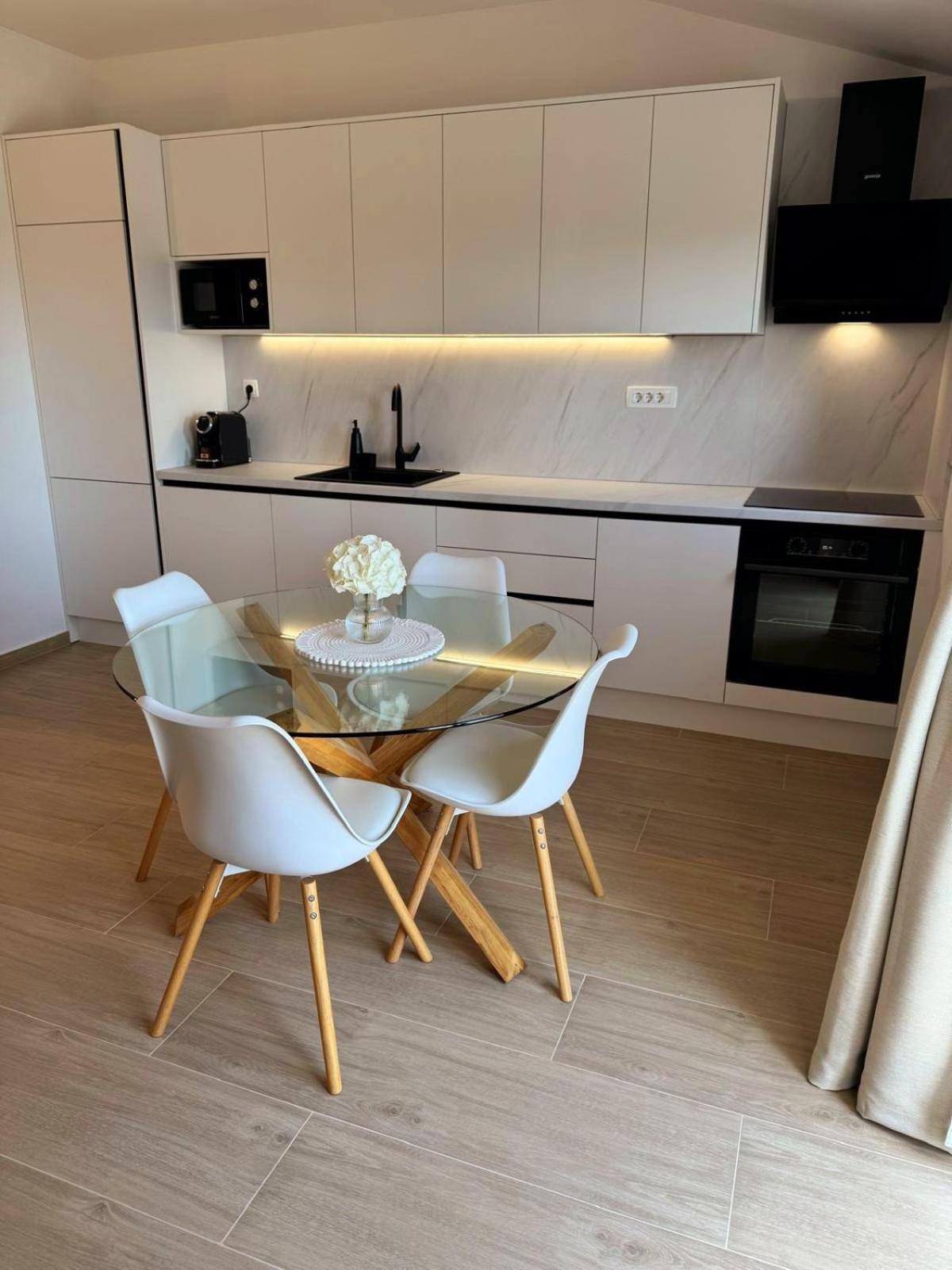 Apartament Apartman Dora Kaštela Zewnętrze zdjęcie